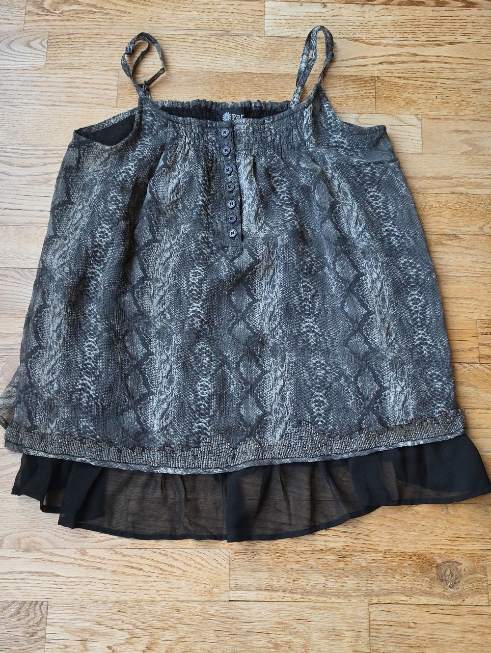 (M) Gray Snake-Print Tiered Ruffle Top Flirty Beaded Buttons Vacation Camisole